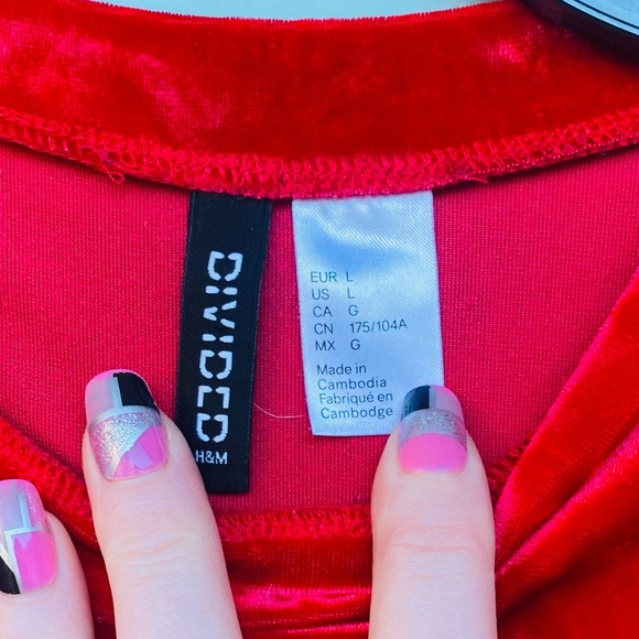 H & M Divided Cropped Crushed Red Velvet Long Sleeve Mock Neck Shirt | Size Lg - Picture 6 of 7